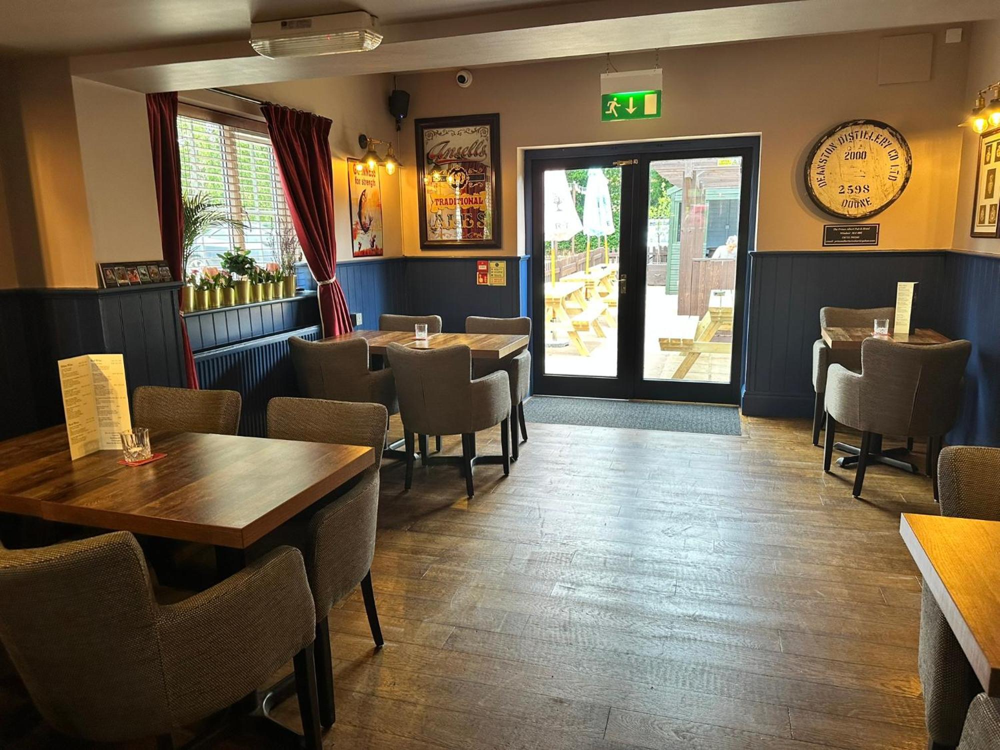 Hotel The Pub & With Onsite Free Parking 2 Minutes From Legoland 3*