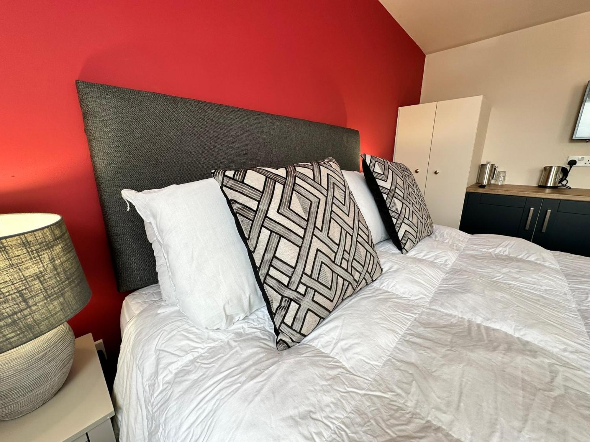 Hotel The Pub & With Onsite Free Parking 2 Minutes From Legoland Windsor