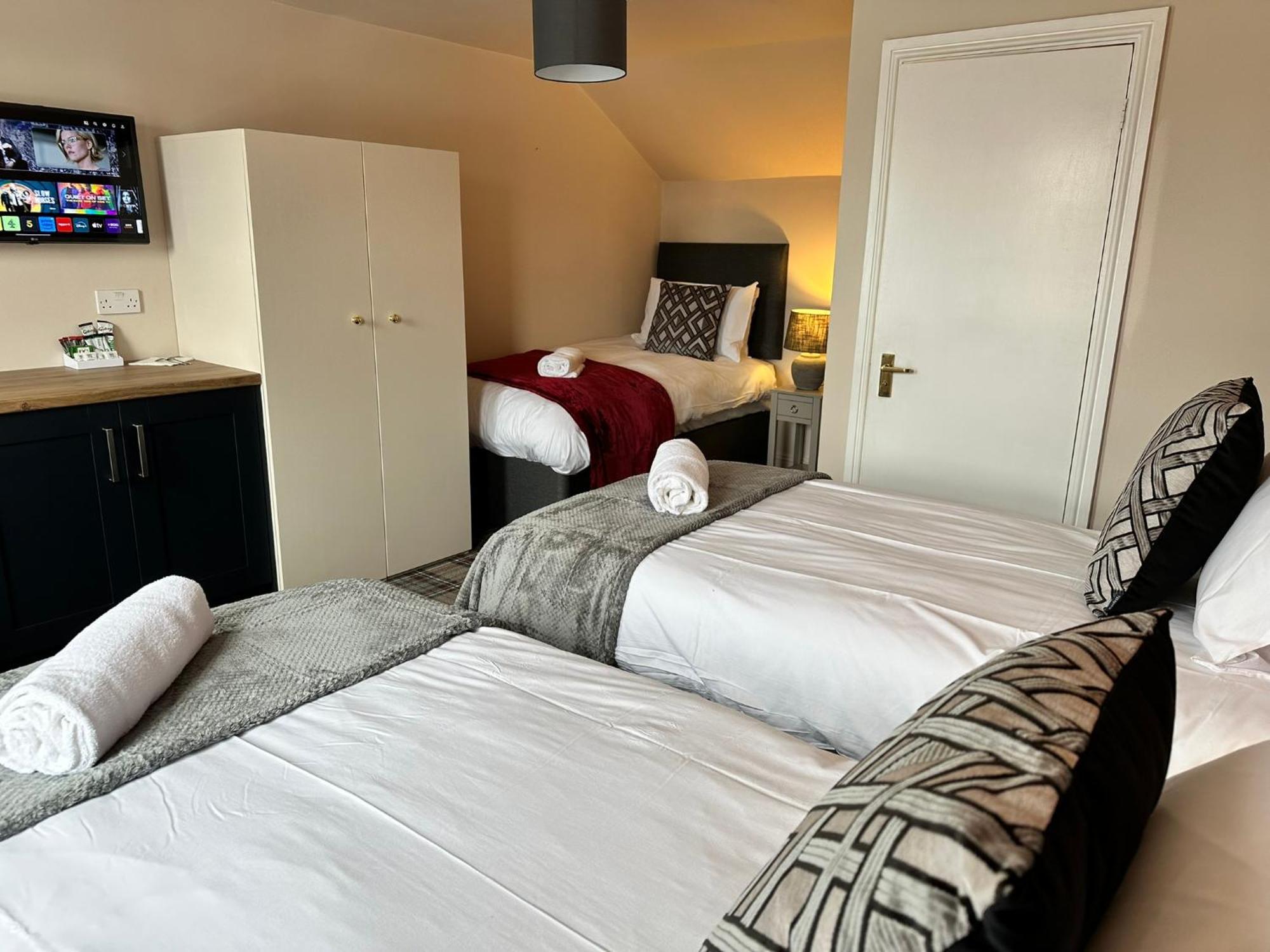 The Pub & With Onsite Free Parking 2 Minutes From Legoland Hotel 3*
